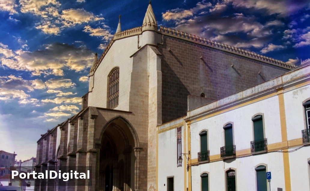 Igreja e Convento de S. Francisco e Capela dos Ossos